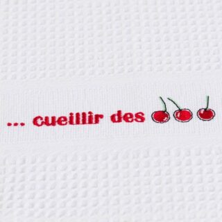 cerise-torchon-blanc-closeup