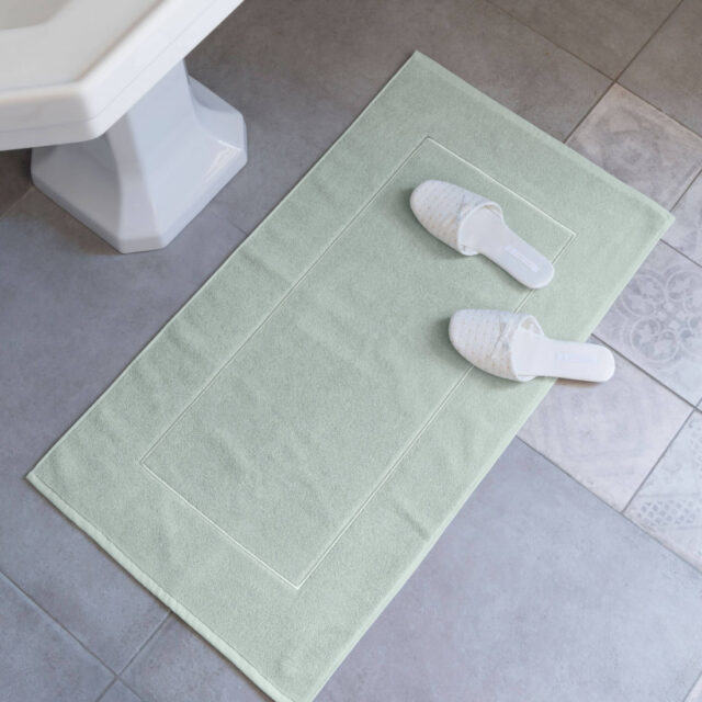 9189710tapg3_1_web___22h_tapis_de_bain_pampa_ii_jade-min