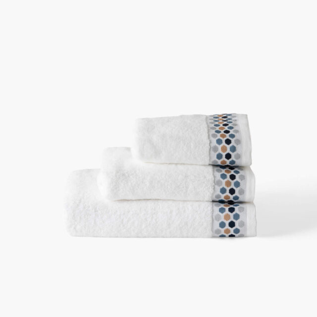 9244110serv101_3_web___23h_serviette_de_toilette_hexagone_blanc