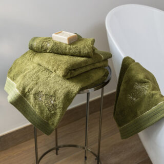 1721307097-serviette-de-toilette-coton-et-viscose-de-bambou-silvalys-vert-mousse (1)